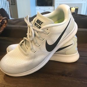 Nike Shoes - EUC Nike Free RN Nike Shoes - EUC Nike Free RN